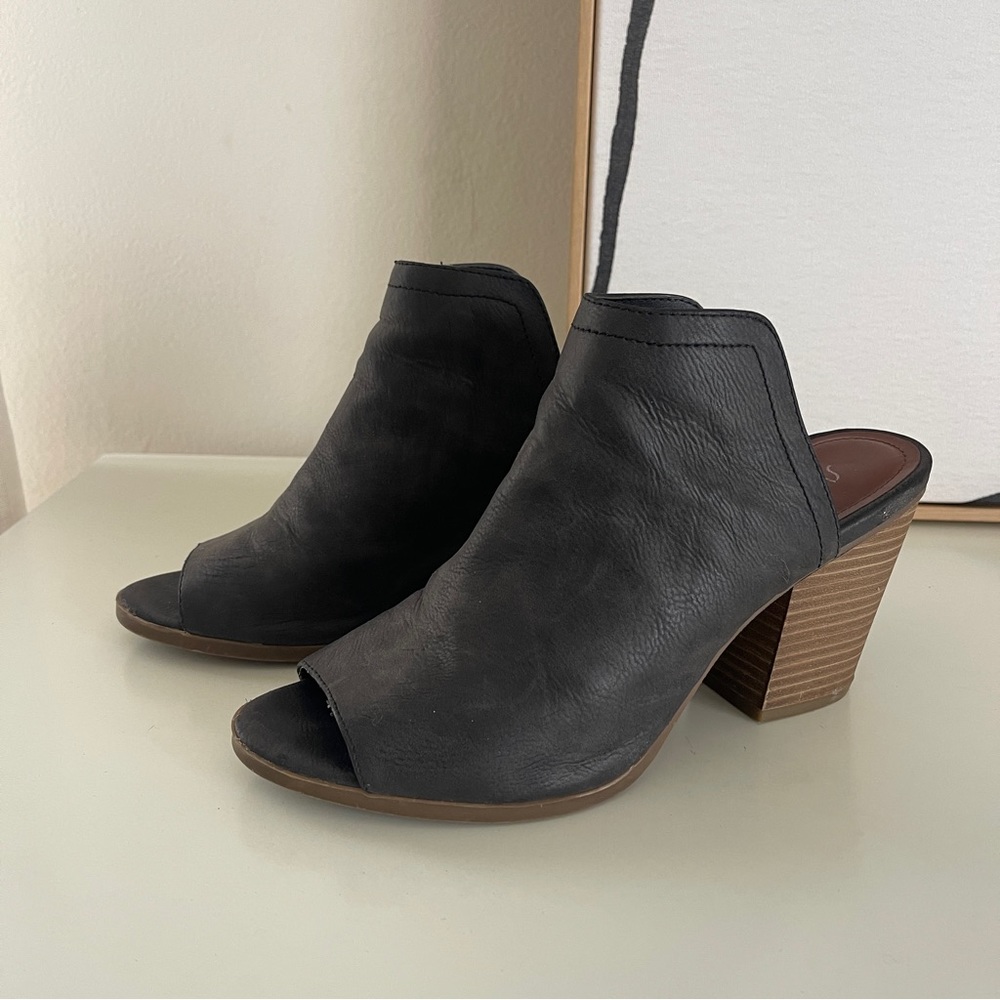 Open toe mule heels with block heel. Size 10.